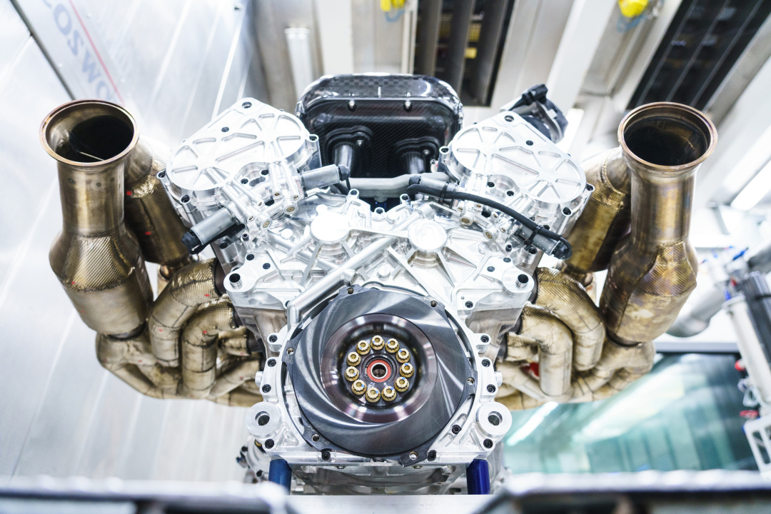 SMALL_Aston Martin Valkyrie Engine (7)-leadimage